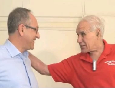 Ο Νίκος Αλέφαντος σε προεκλογικό σποτ: «Βουλή, παίξε μπαλίτσα»! (βίντεο)